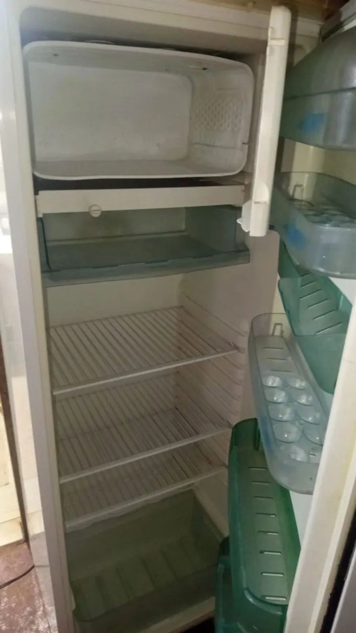Vendo geladeira Electrolux  - Foto 3