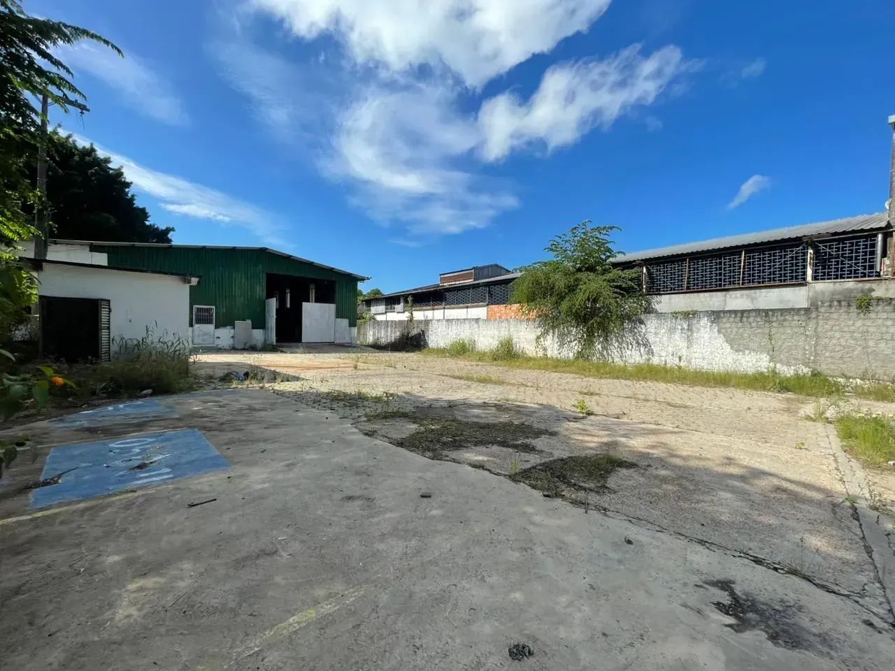 Galpão no distrito - 700 m² com pátio