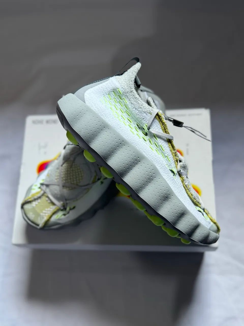 Nike Mind 002 Flyknit Barely Volt Wolf Grey (42)