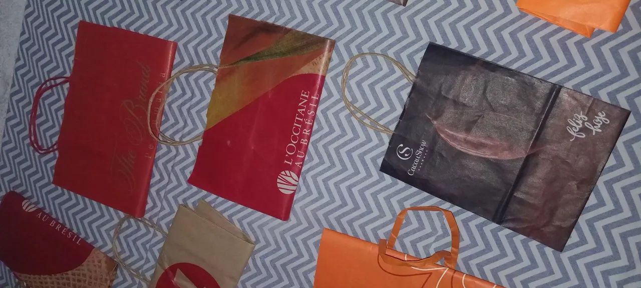 Sacolas de marcas variadas - Foto 3
