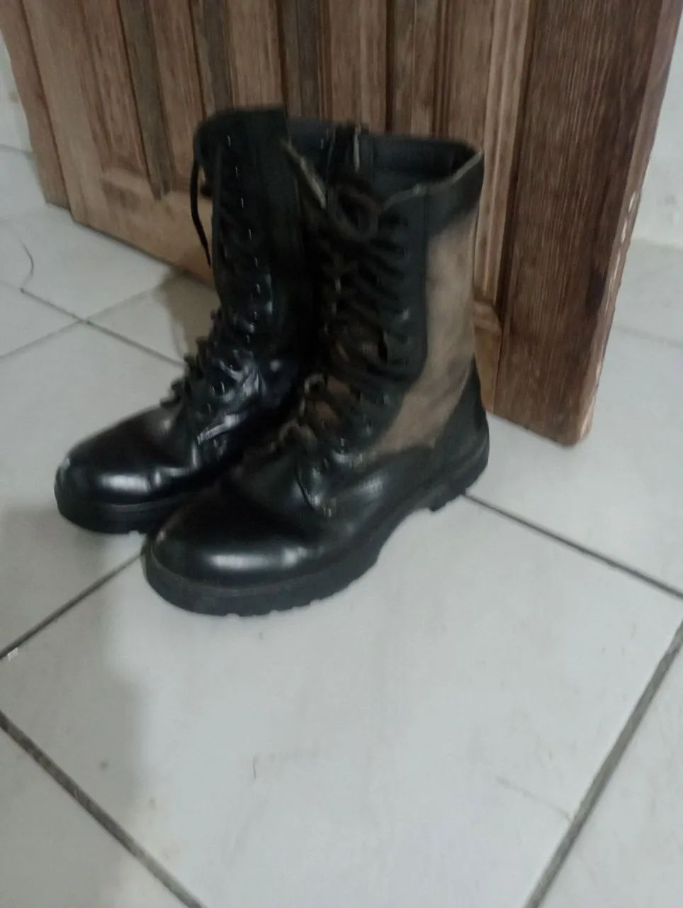 Bota semi nova .  - Foto 2