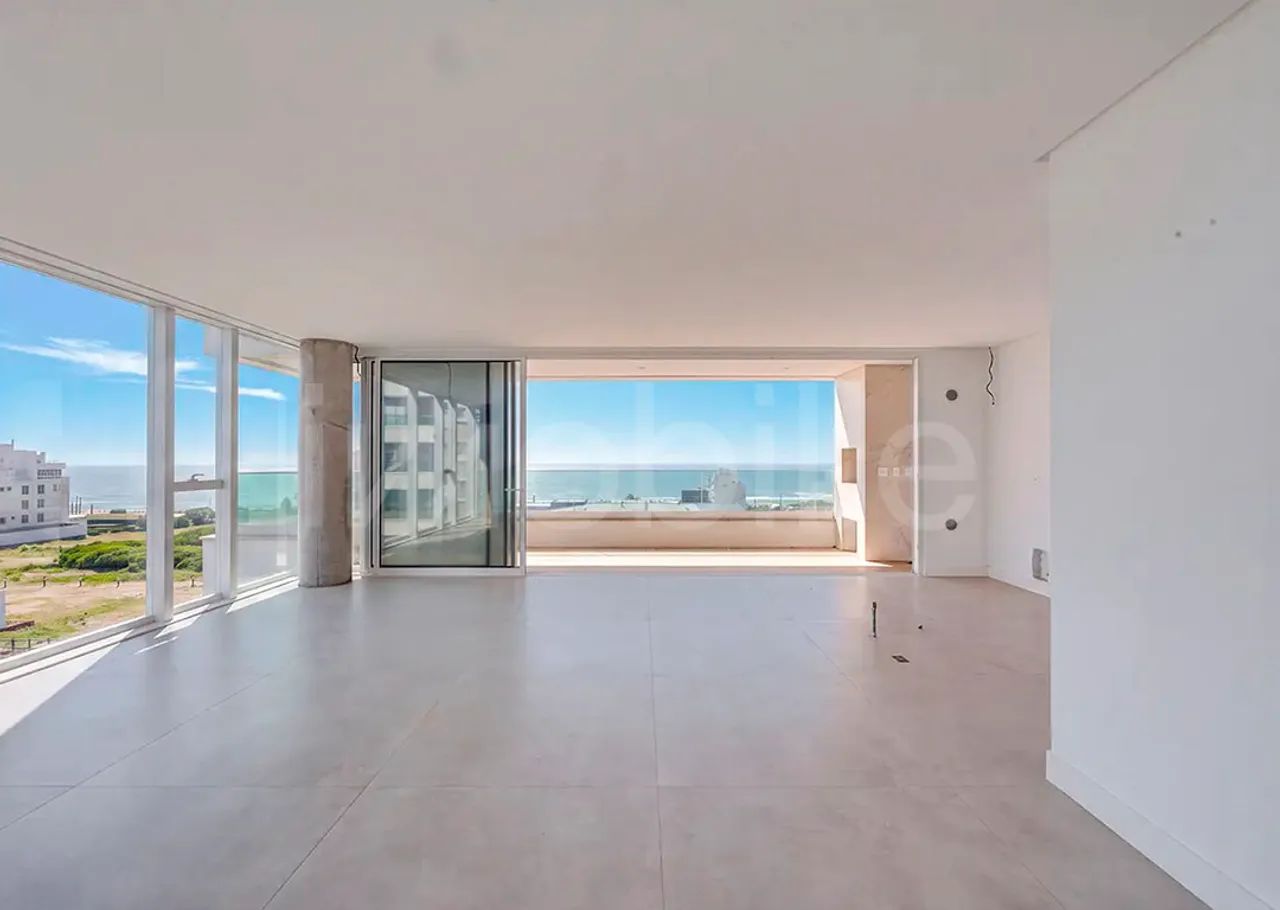 Apartamento no Edificio Riva na Praia Brava.