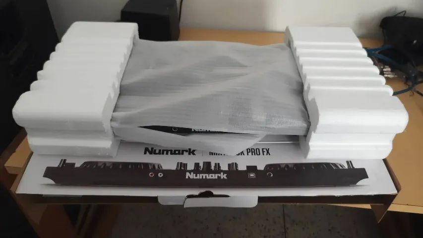 Controladora Numark Mixtrack PRO FX - Foto 4
