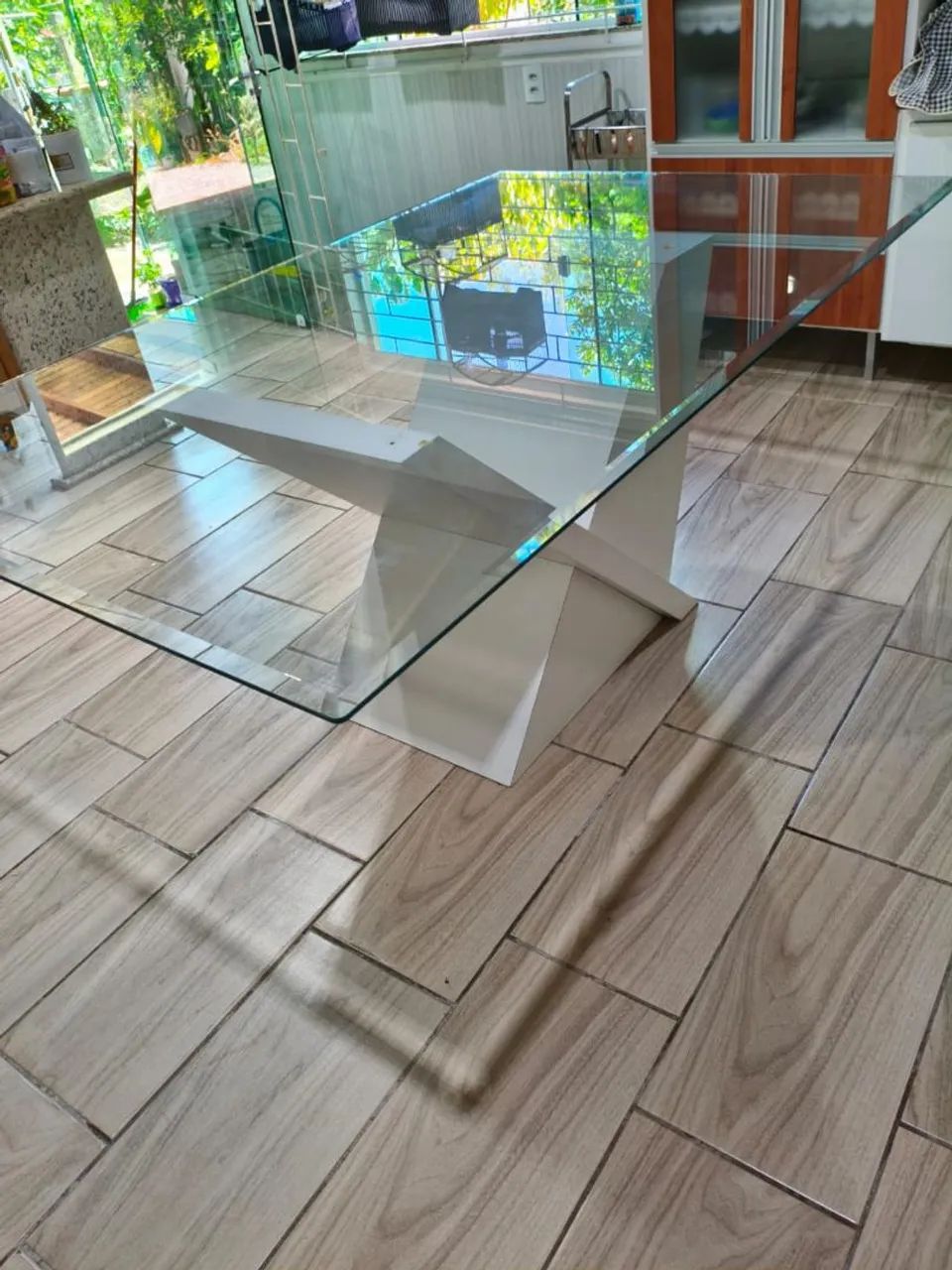 mesa quadrada com vidro