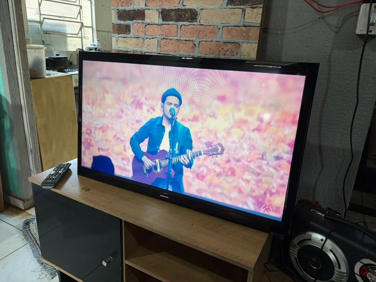 Tv Samsung smart 32 polegadas *não tem pés* funcionando perfeitamente ((ENTREGO GRATIS)) - Foto 3