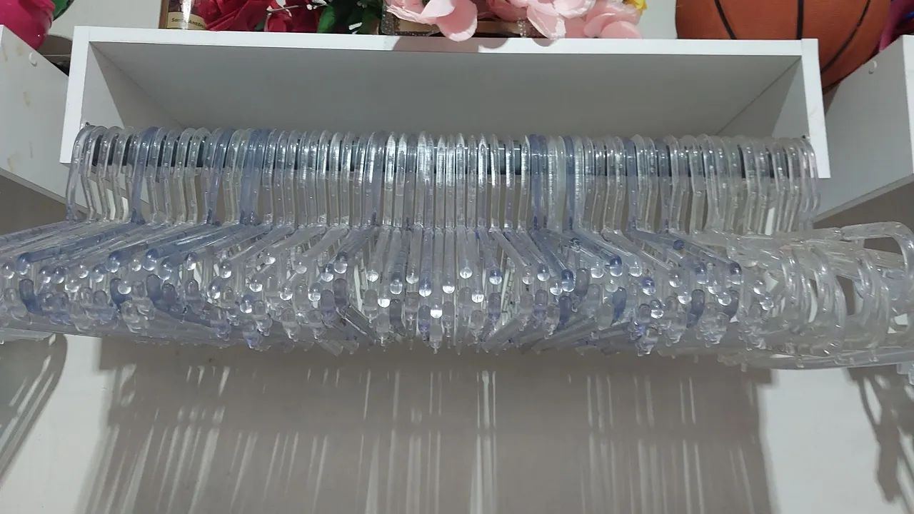 Cabides em acrílico com pregador e sem pregador - Foto 2
