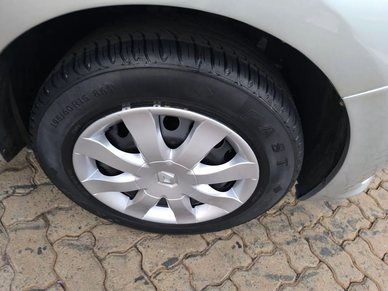 Renault Sandero Authentique Hi-Power 1.0 16V 5p, foto 17 de 19