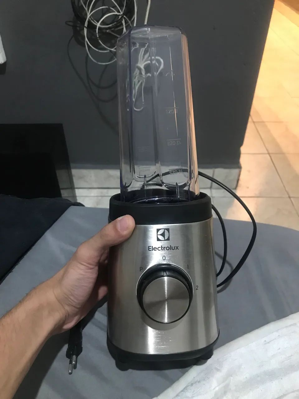Liquidificador portátil eletrolux 320W - 110v NOVO - Foto 4