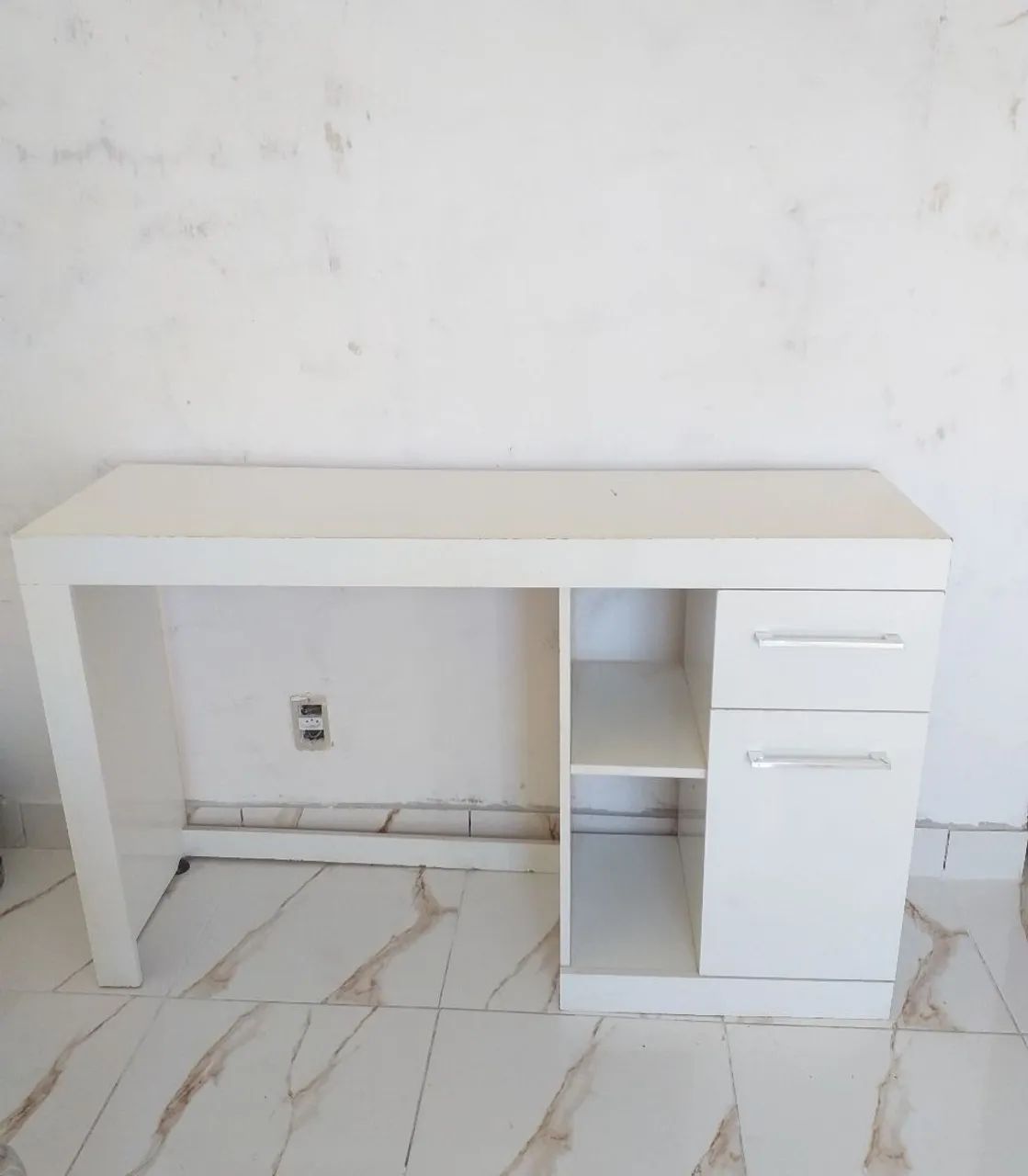 Mesa 1 gaveta e 1 porta 