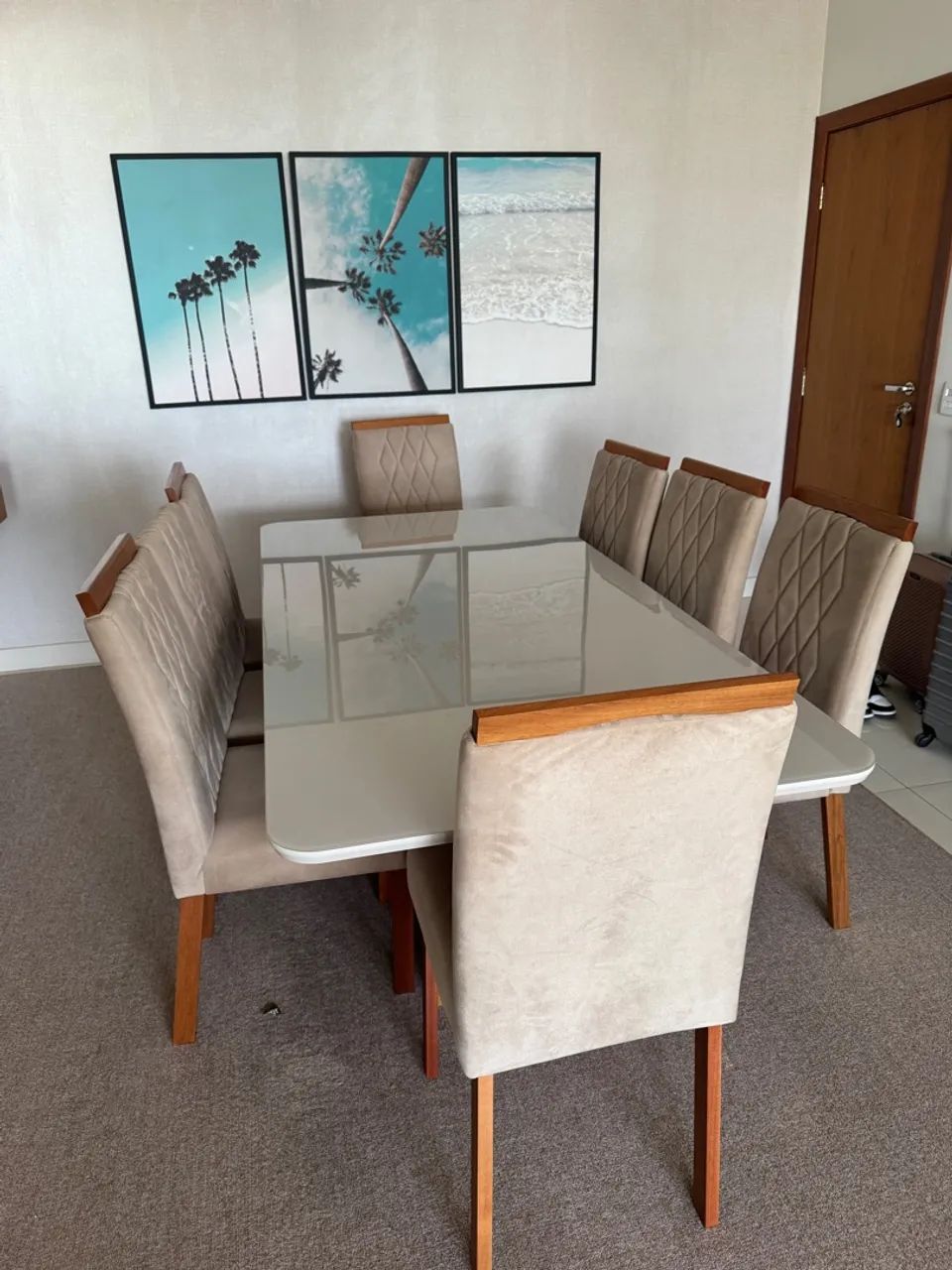 Conjunto de mesa com 8 cadeiras