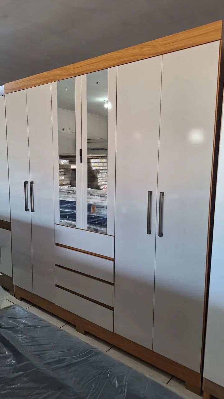 Guarda roupa 6 portas com espelho  - Foto 3