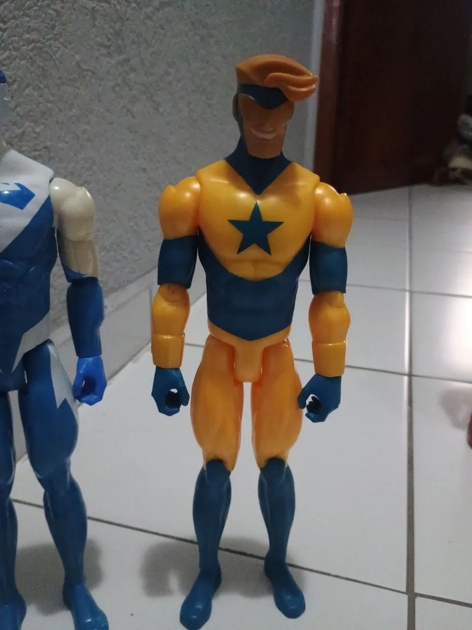 Super Man Elétrico e Gladiador Dourado DC comis - Foto 3