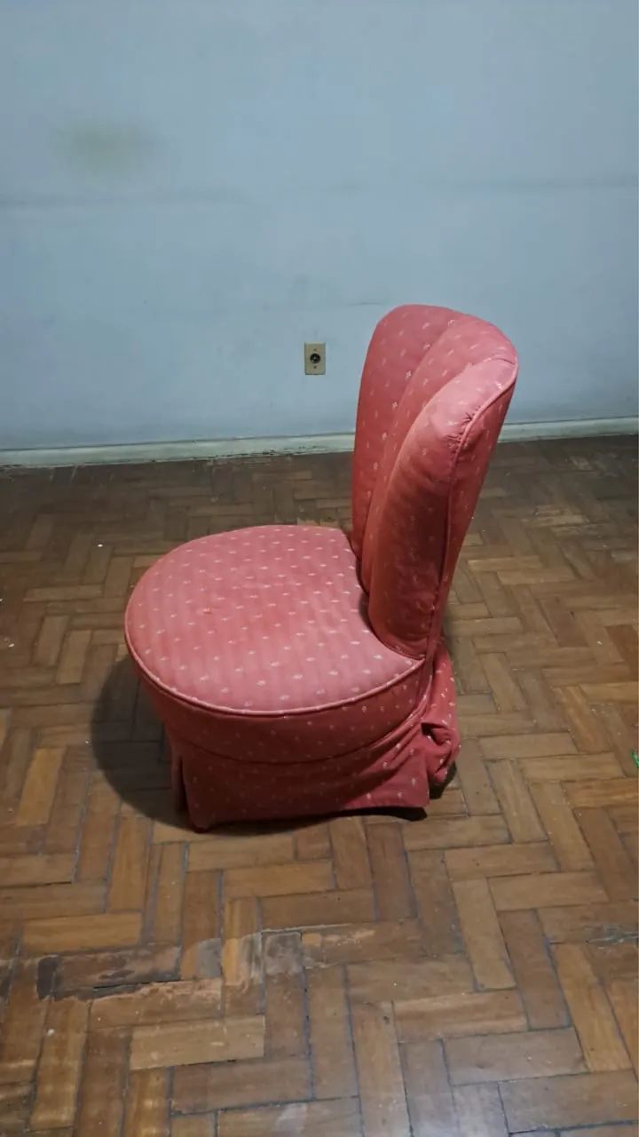 Poltrona Decorativa Vintage Estofada - Estilo Retrô - Foto 2