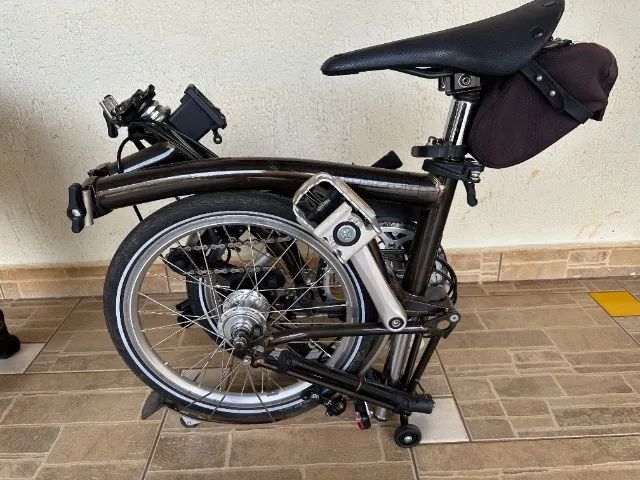 Brompton C line 6 velocidades Preta Laca 2024 - Foto 4