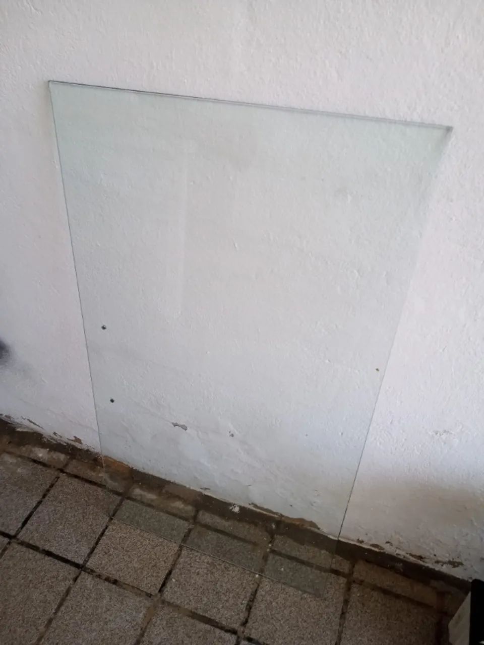 Vitrus 8mm tempered glass with handle hole. Height: 110 cm x 60.5 cm wide.