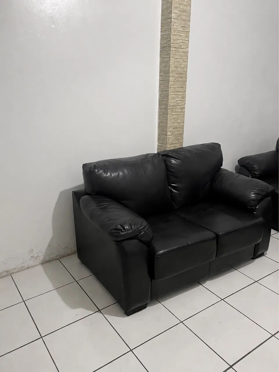 2 Sofás preto - 2 e 3 lugares