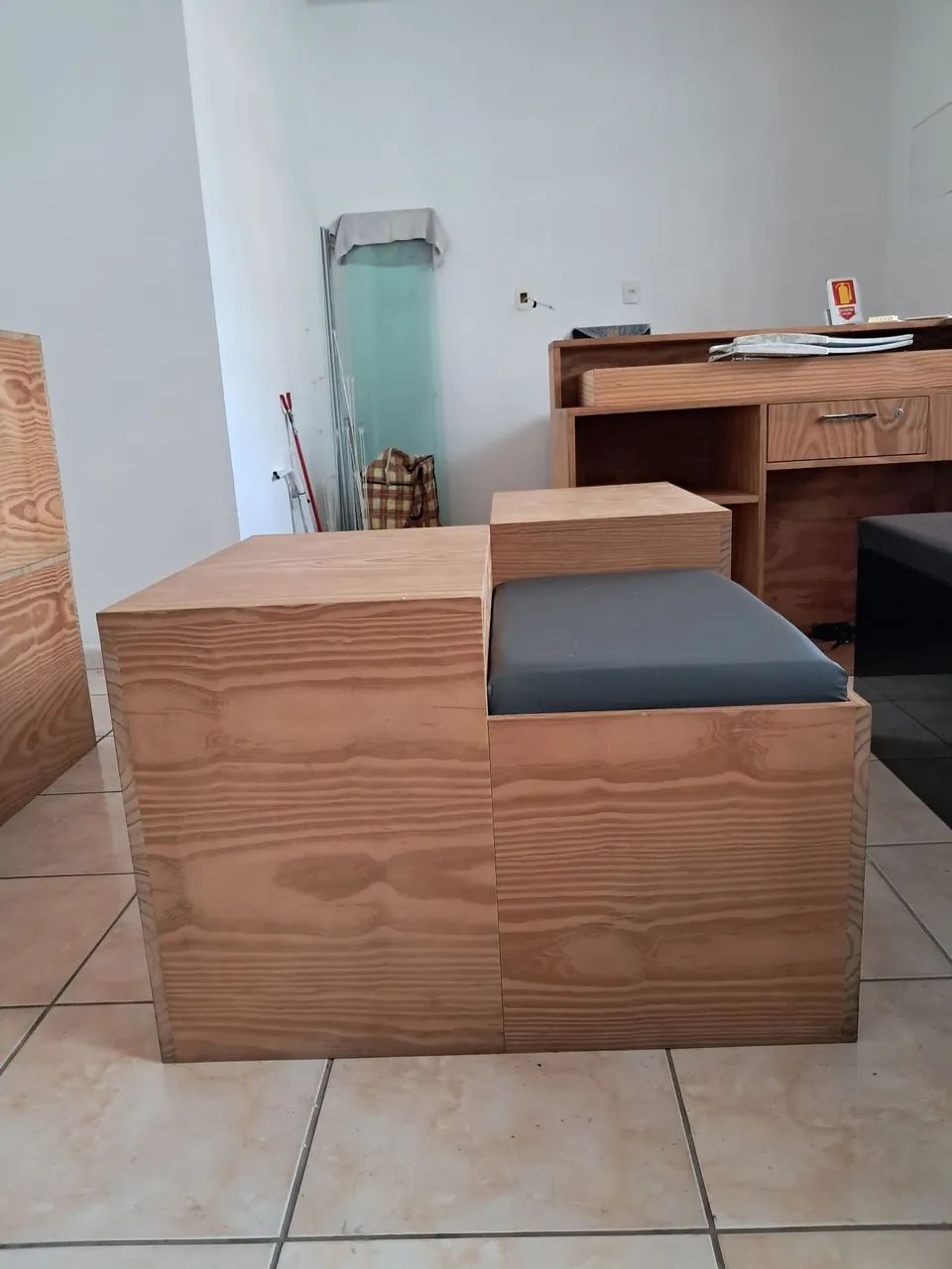 Puff Modular Grande em Madeira com Estofado - Design Moderno - Foto 5