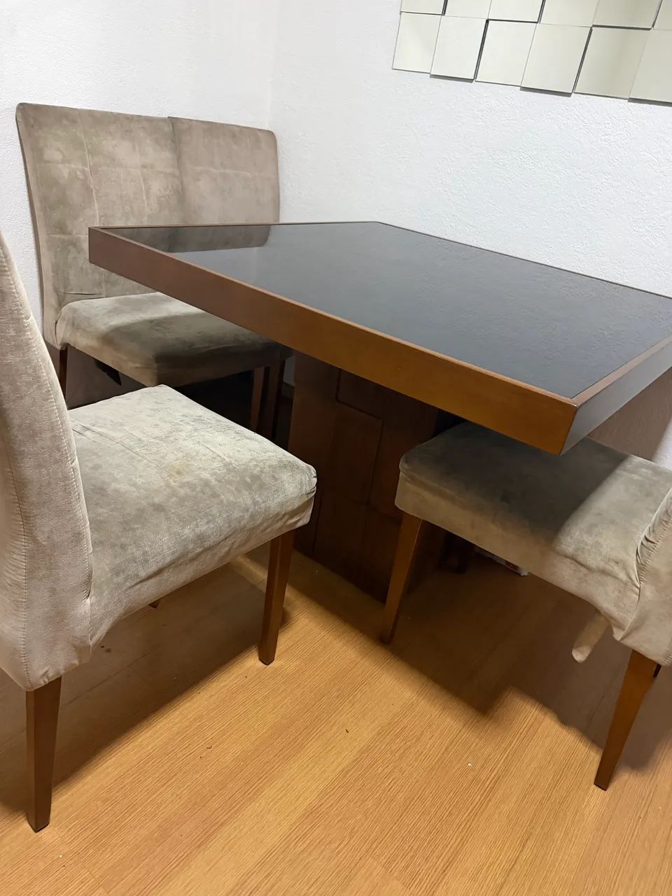 Vendo mesa com 4 cadeiras  - Foto 4