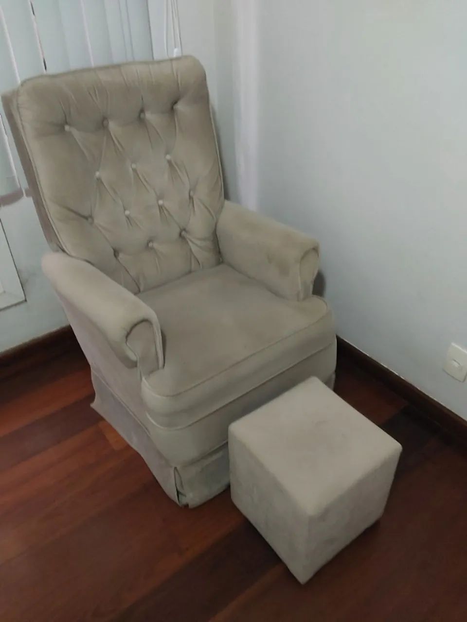 Poltrona reclináver com banqueta - Foto 2