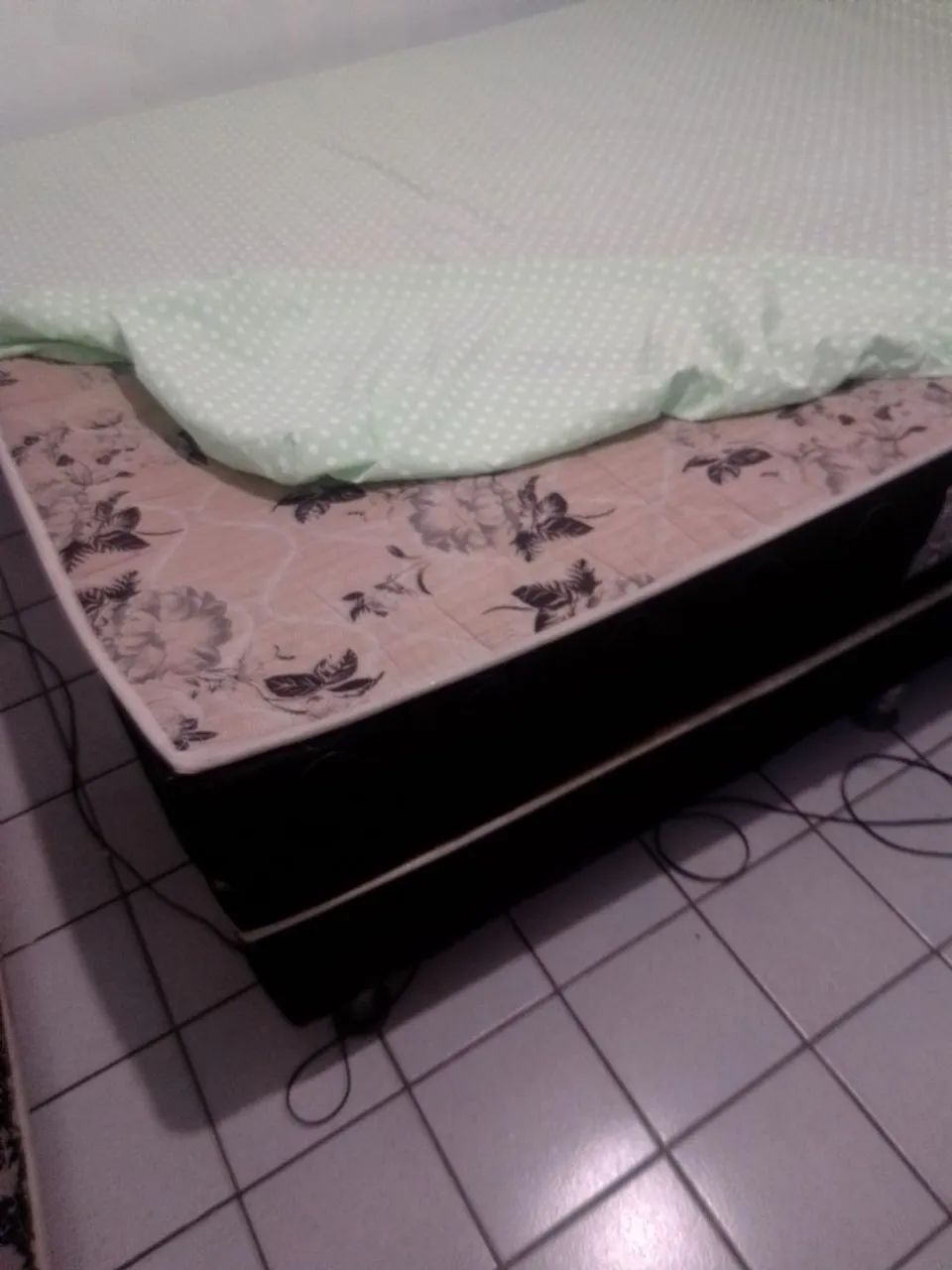 Cama box casal, só a cama 