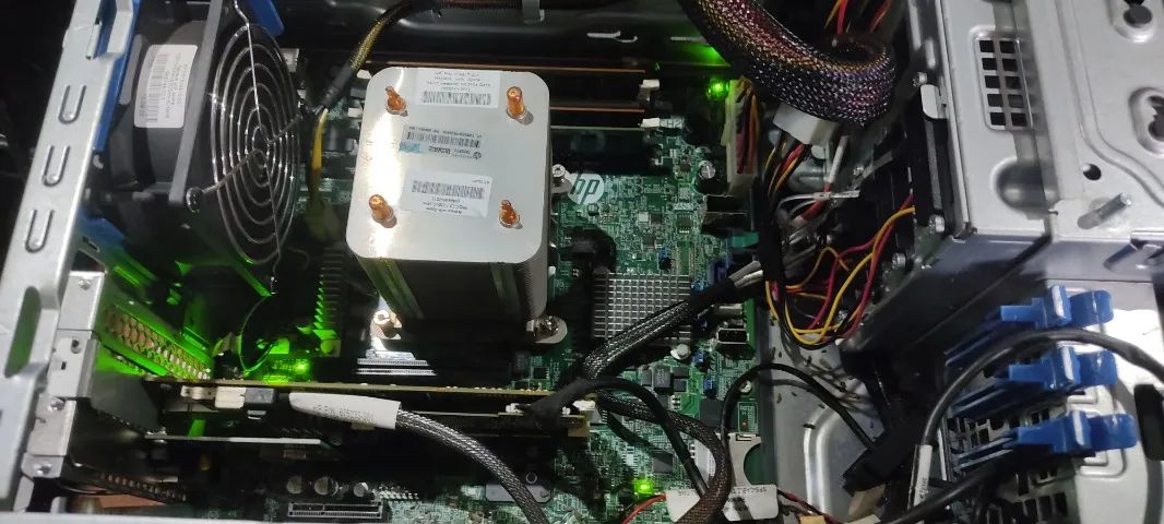 HP ProLiant ML310e Gen8 - Xeon E3-1220 - Foto 4