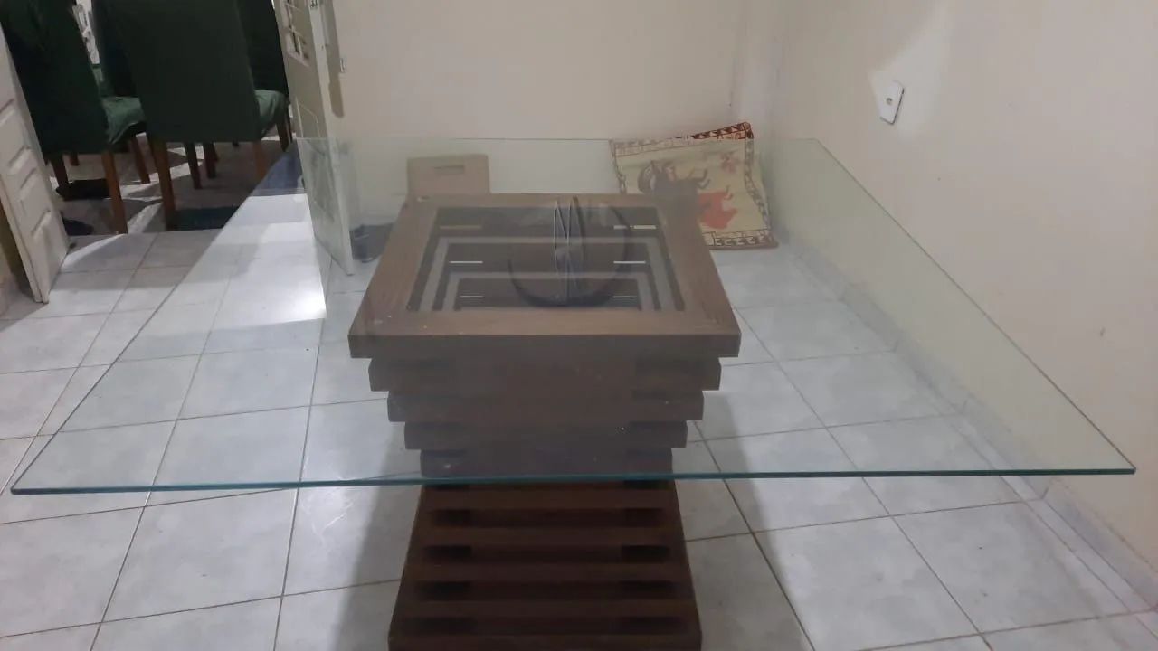 Mesa de madeira com vidro - Foto 3