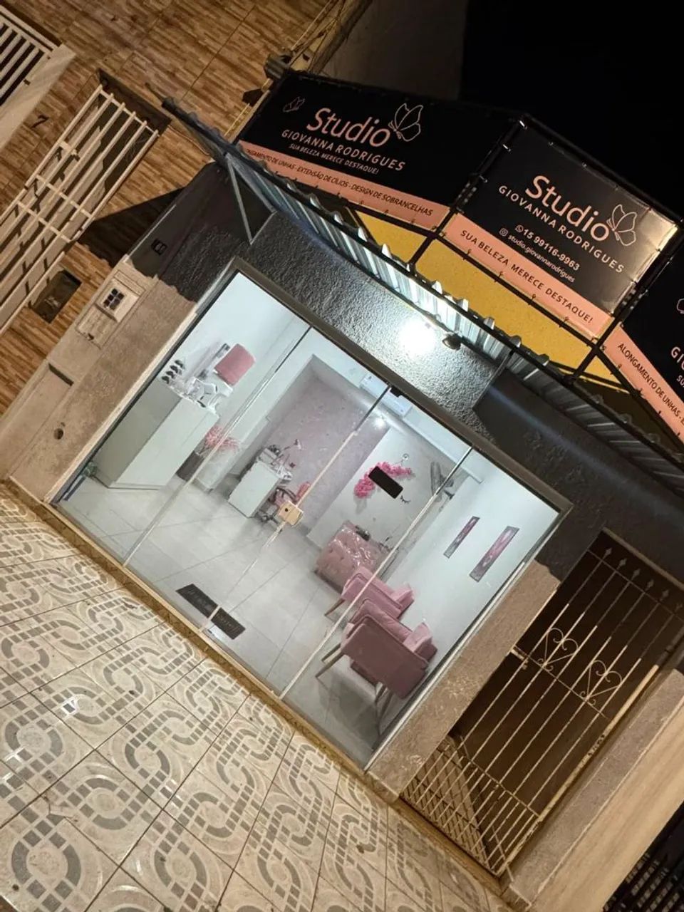 Passo ponto comercial com acessórios para nail designer, ótima grade de clientes 
