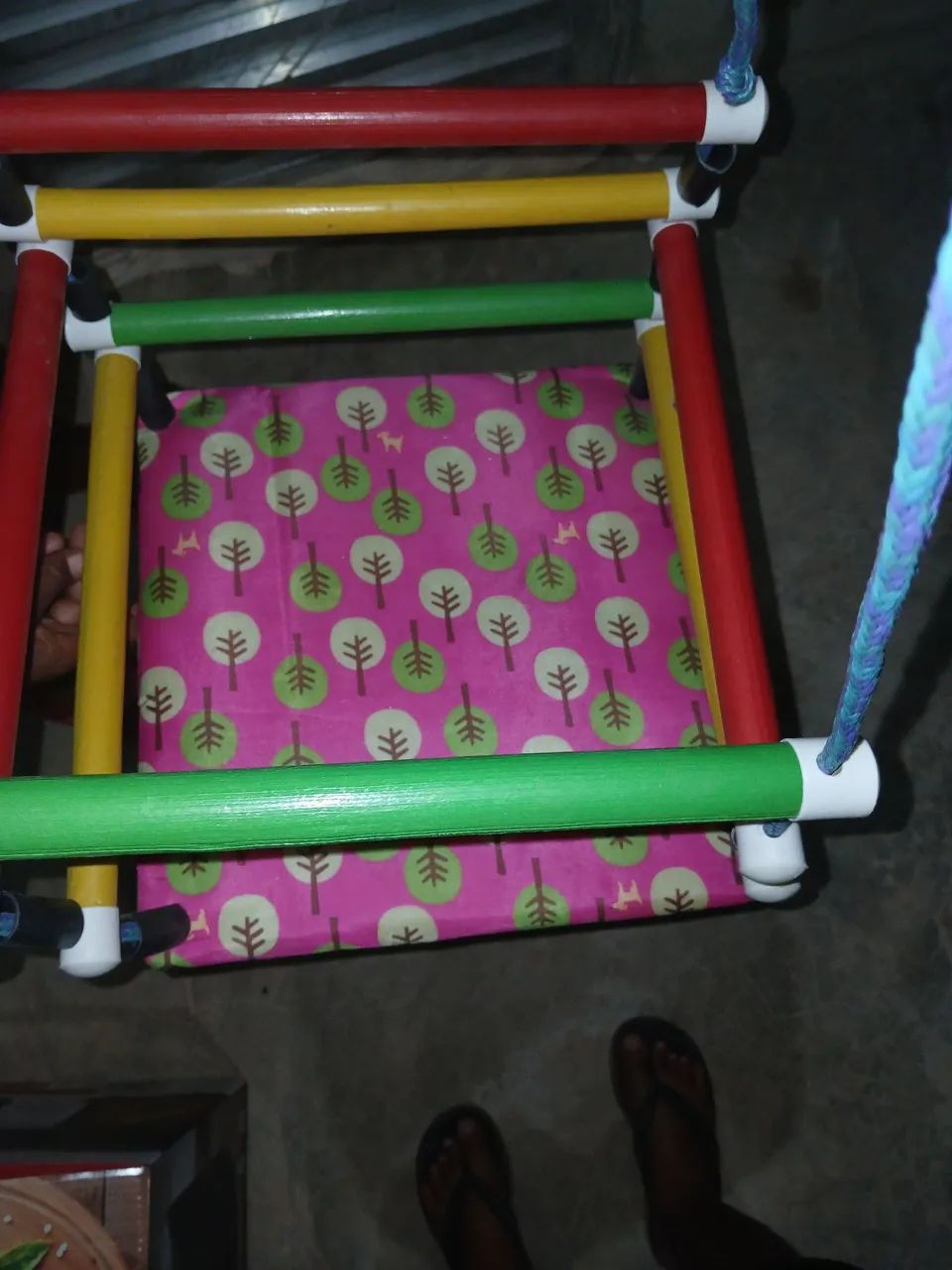 BALANÇO INFANTIL DE PVC COM ENCOSTO E PROTEÇÃO  - Foto 5