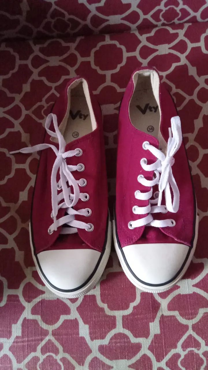 Tênis estilo All Star vermelho