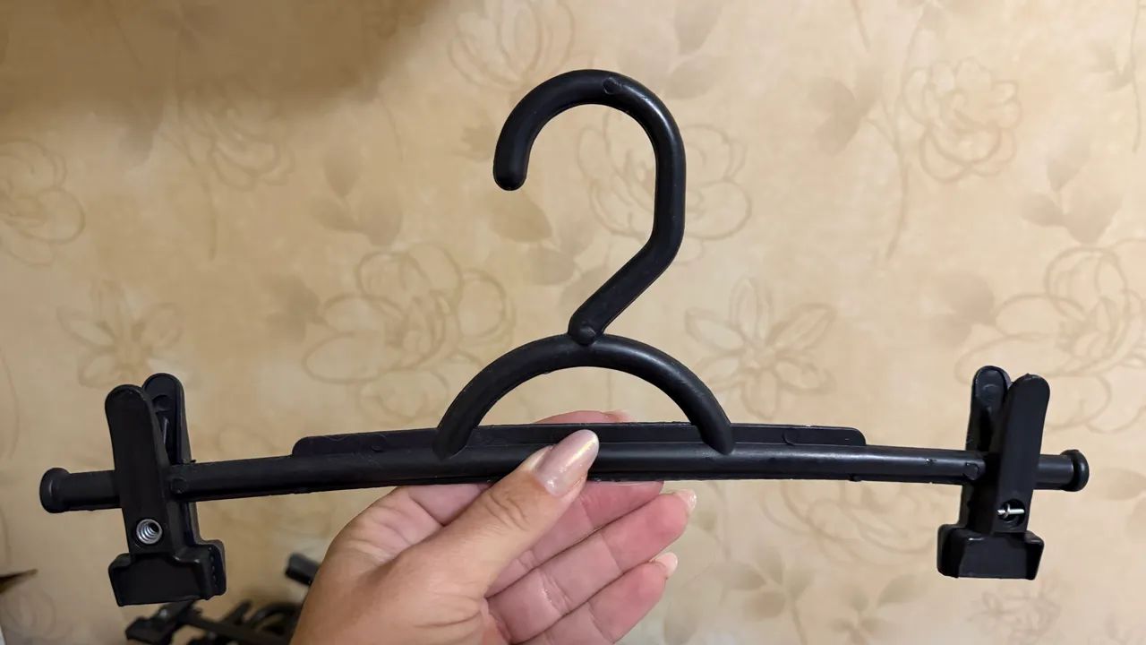 Vendo 68 cabides com presilha  - Foto 2