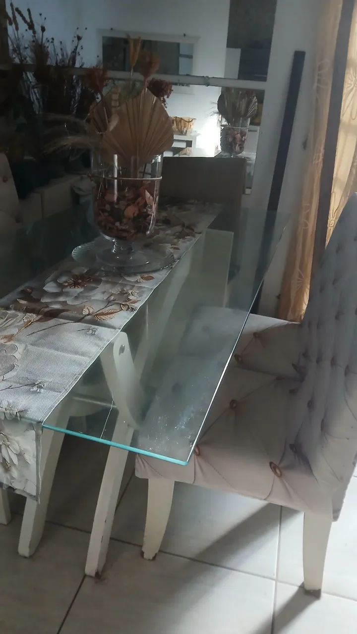 Mesa com tampo de vidro