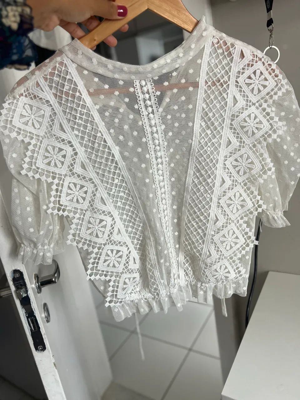 Blusa feminina de renda branca nova - Foto 2