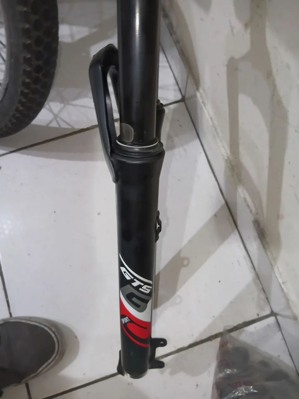 Garfo com suspensão 29 freio a disco  - Foto 2