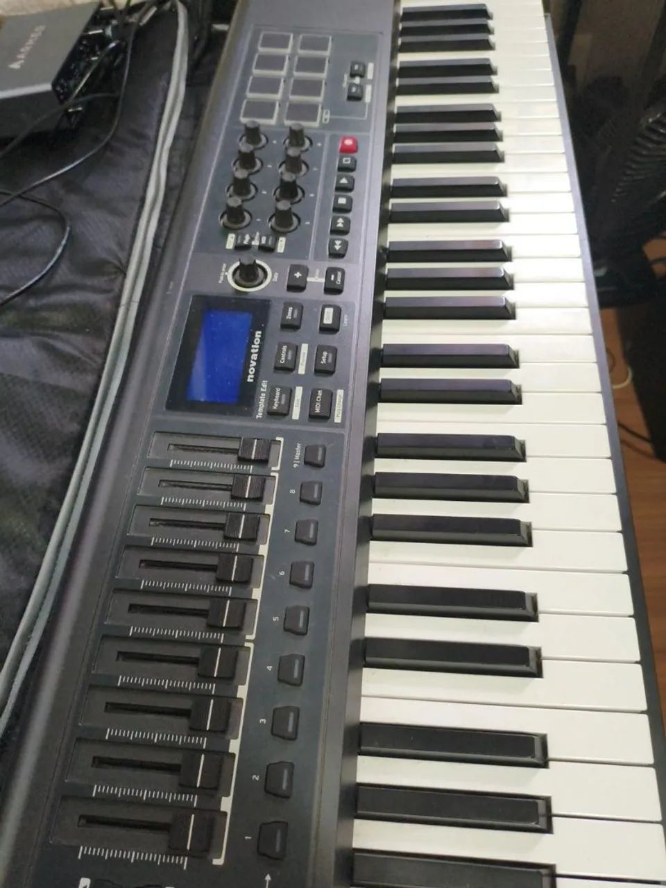 Controlador Midi Novation Impulse 61 - Foto 4