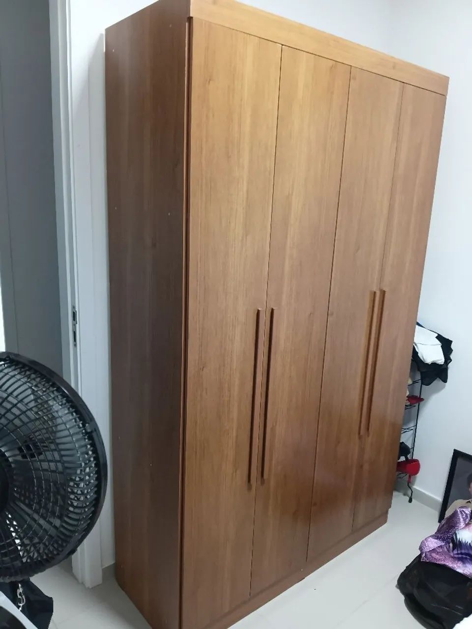 Guarda  Roupa de Madeira