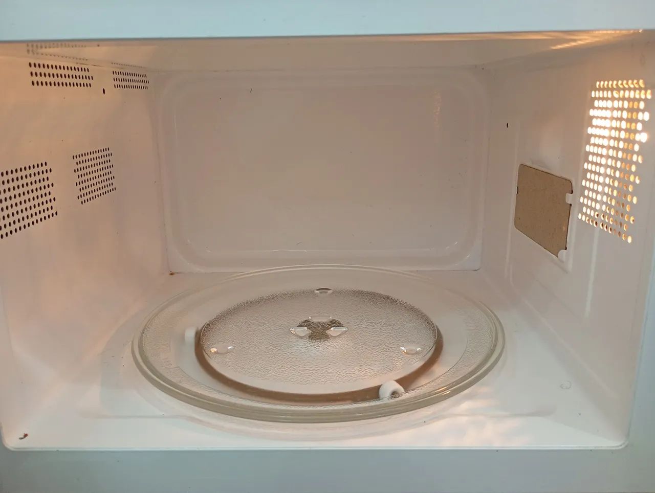 Microondas Philco 220v. 23 litros espelhado top,  funcionando perfeitamente todas funçãos. - Foto 4