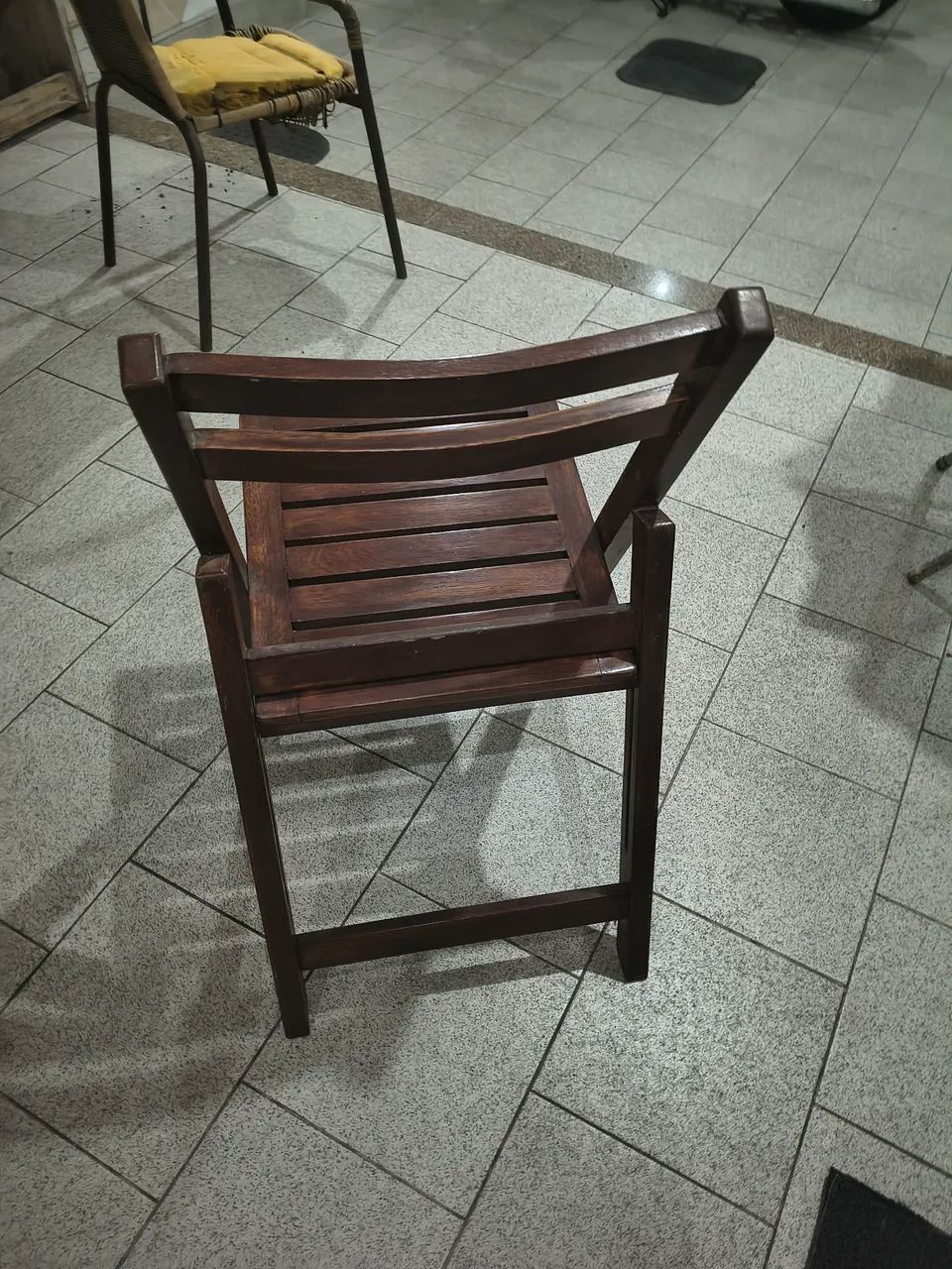 Cadeiras de madeira maciça Tok stok 