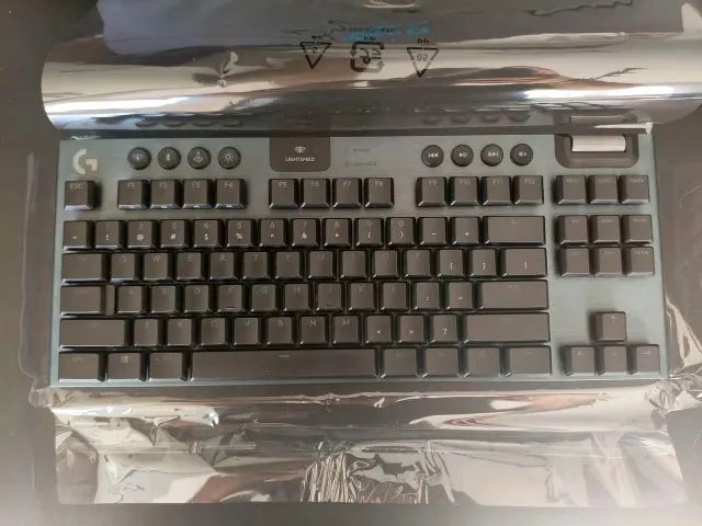 Logitech G915 Tkl Rgb  - Foto 2