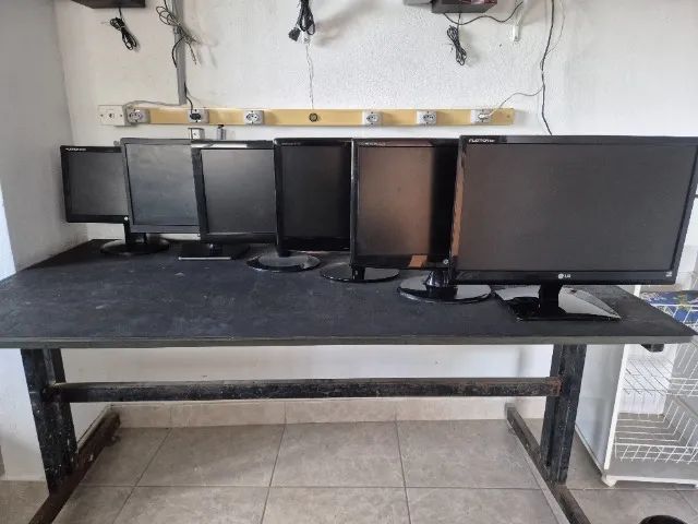Monitores 16 a 22 polegadas