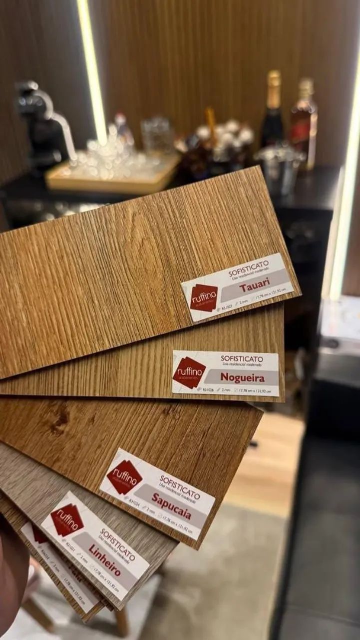 Pisos vinílicos e painéis ripados 