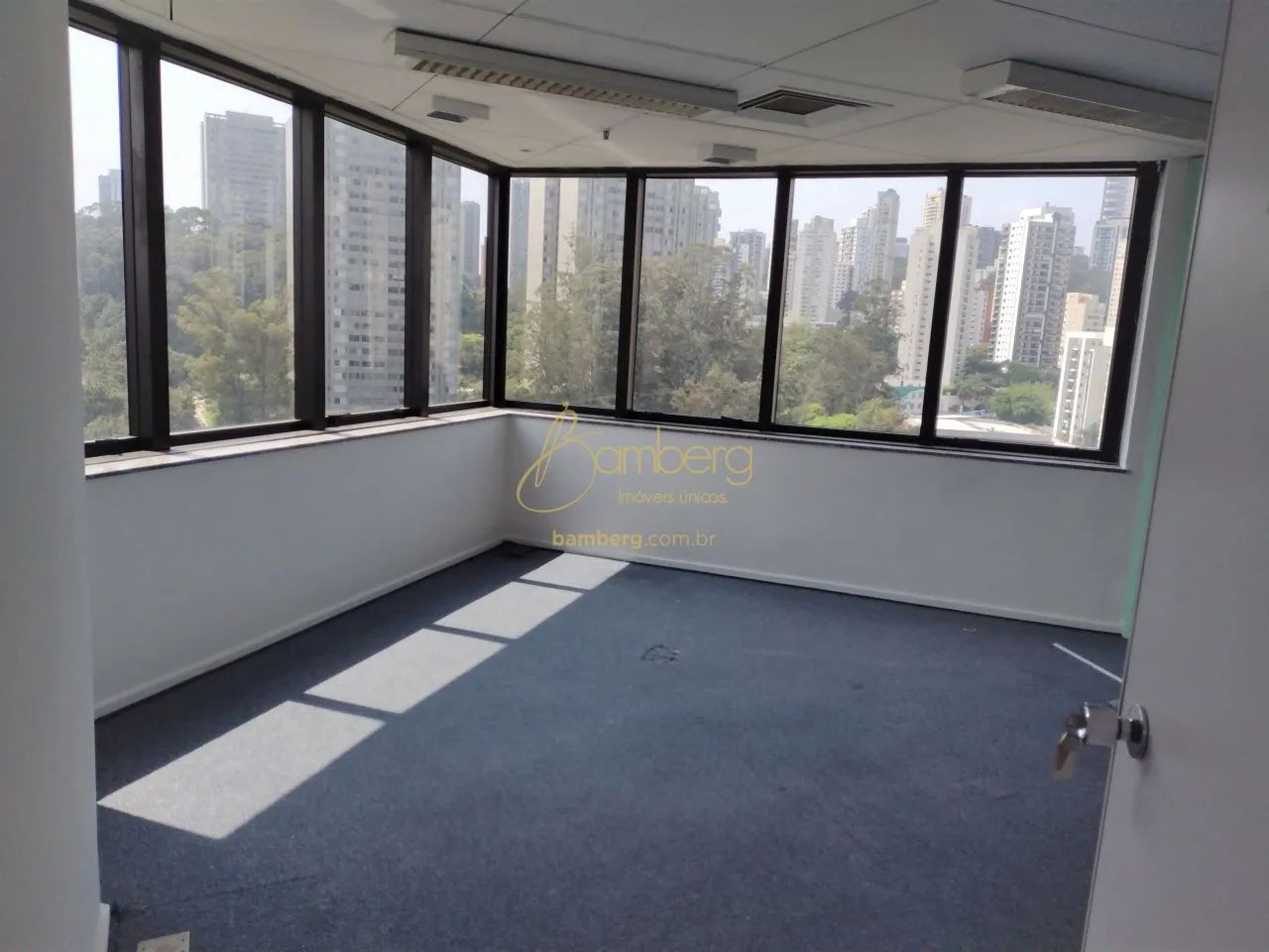 Conjunto comercial de andar todo em região privilegiada. - Foto 4
