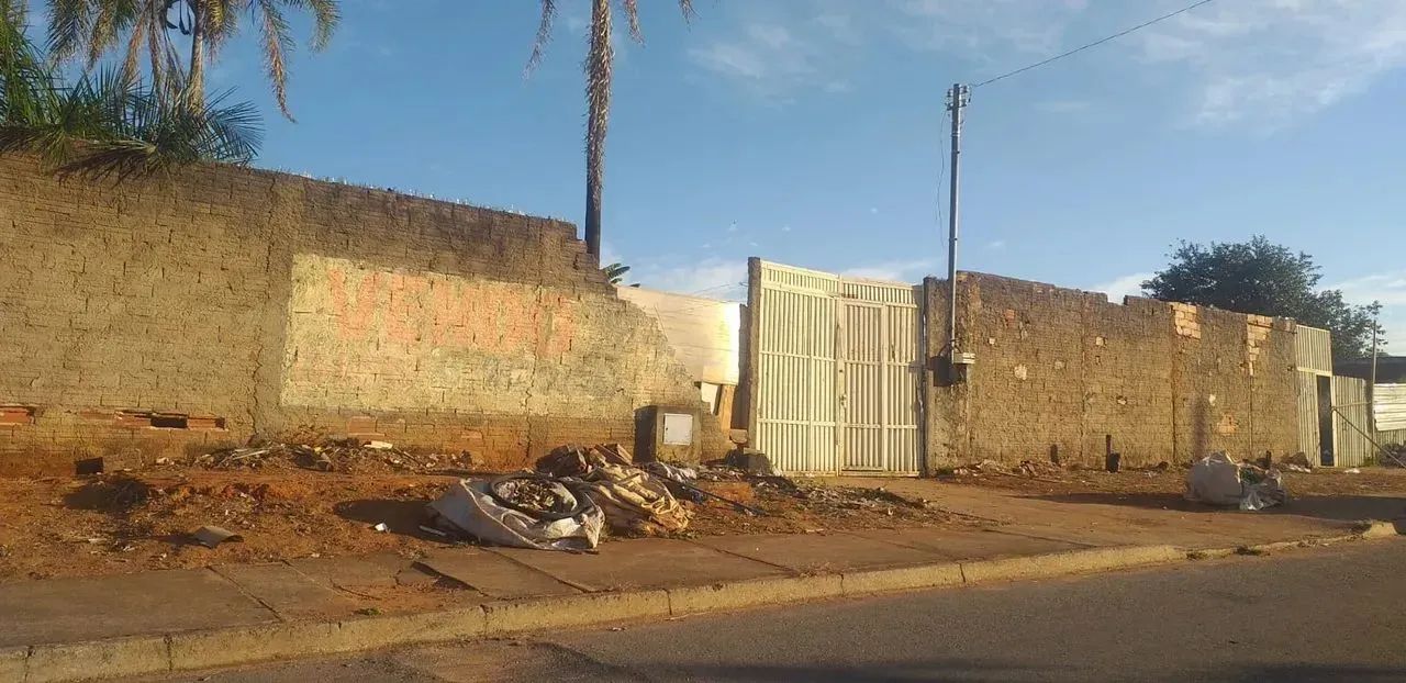 Area 2.855m² (A 1 quadra da  Avenida Independência) Jardim Monte Cristo