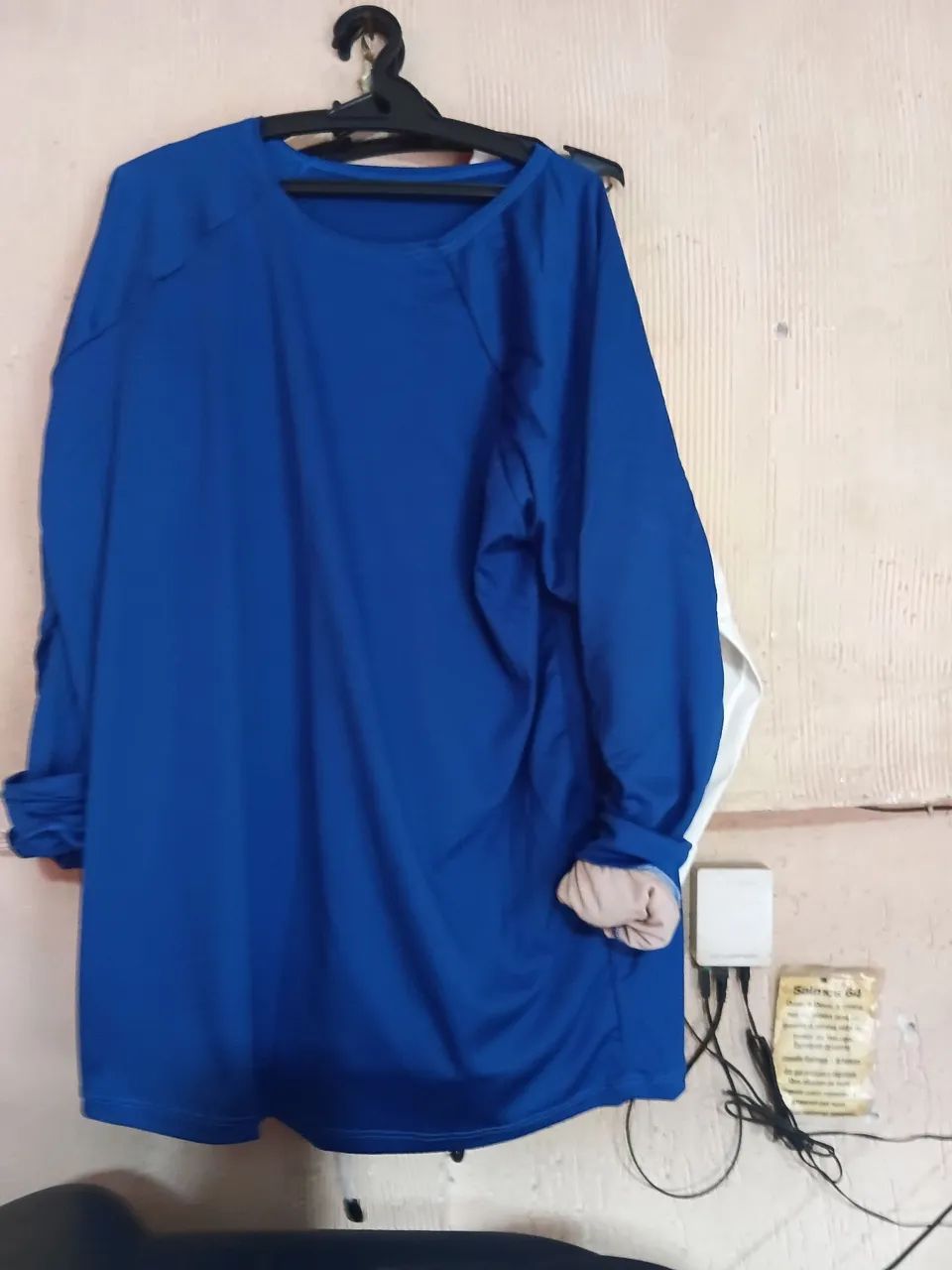 Camisa em helanca e bones com protecao 