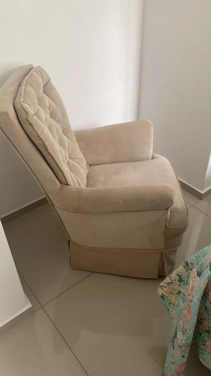 Poltrona de Amamentação em Suede Impecável  - Foto 2