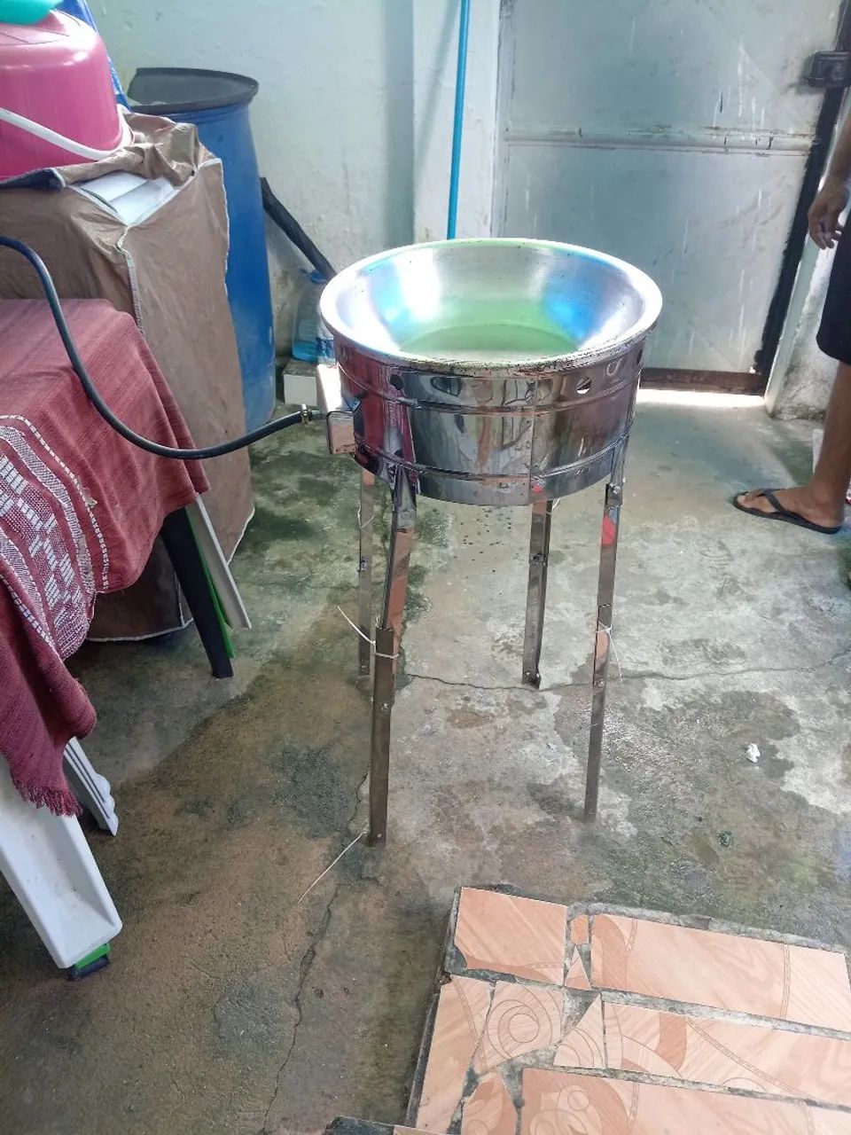 Vendo uma estufa simi nova um tacho de pastel 7 litros um escorredor de pastel - Foto 2