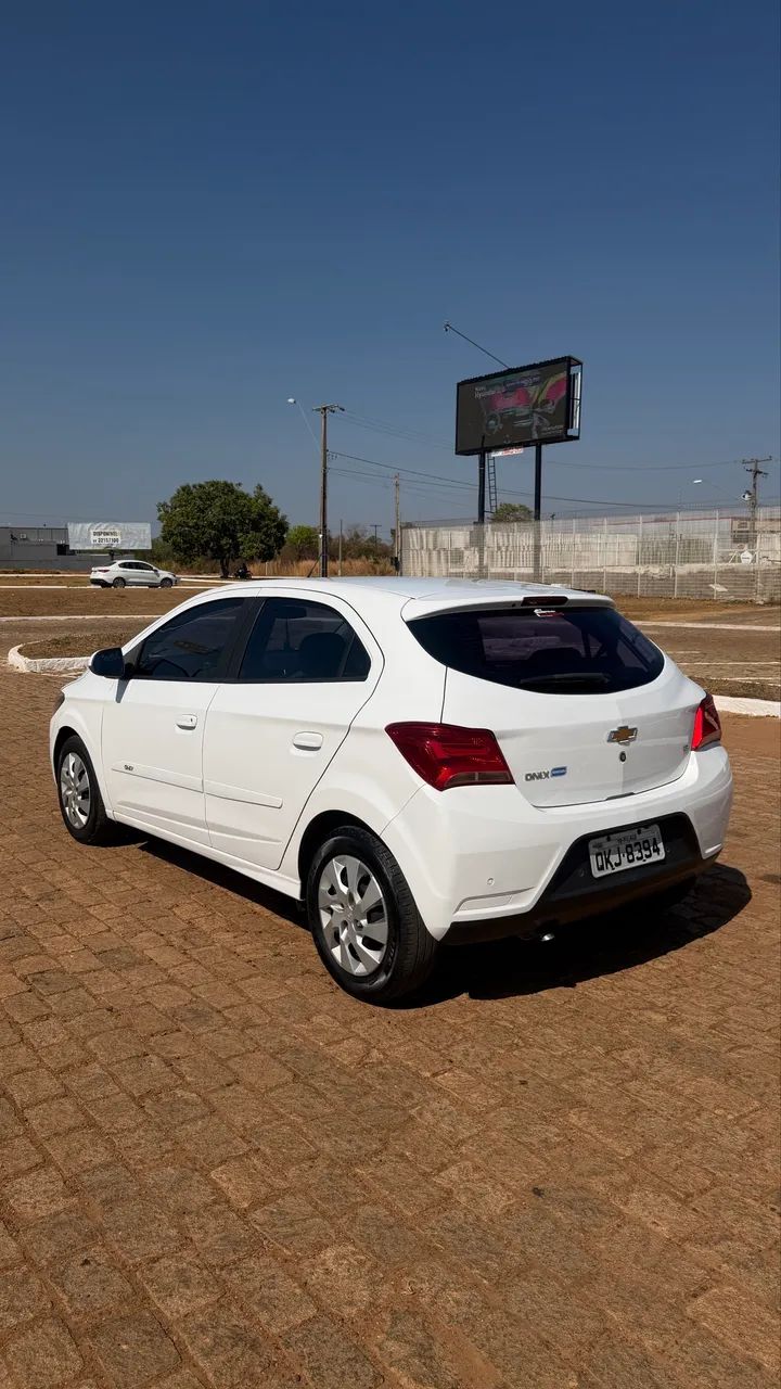 Chevrolet Onix Hatch LT 1.4 8V Flex Aut. 4P 2018 - Foto 4
