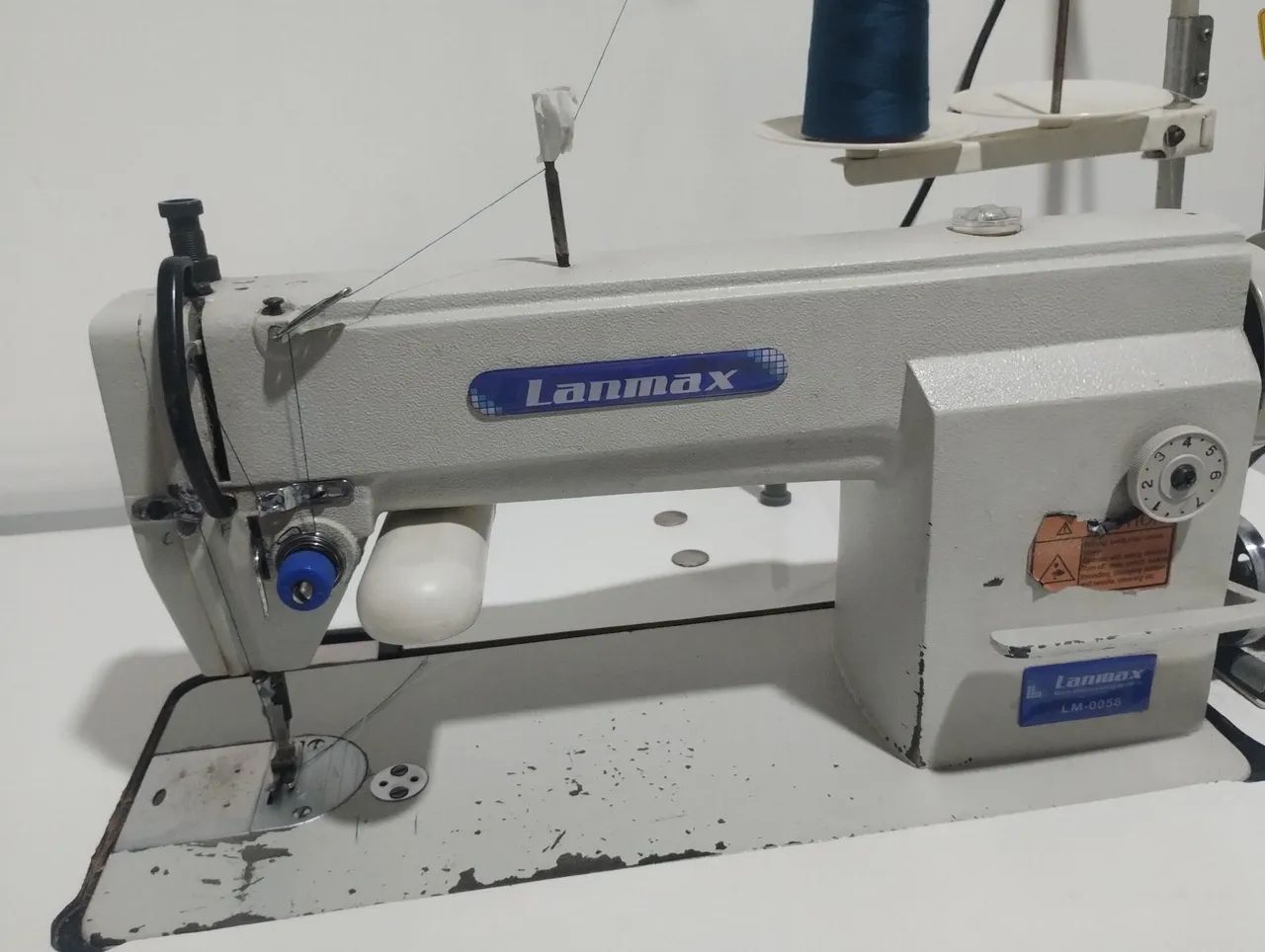Uma m áquina reta  industrial - Foto 2