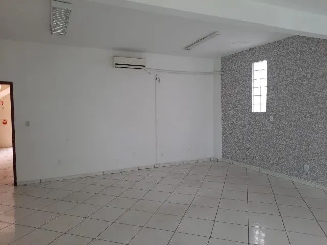 SALA COMERCIAL CORAÇÃO DO ESTREITO 50M² COM ESTACIONAMENTO. TEMOS DUAS