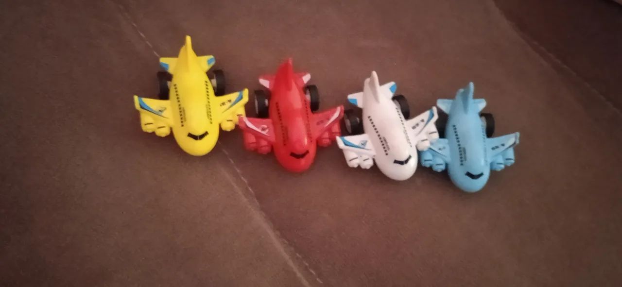 Kit Carrinhos e aviões - Foto 3