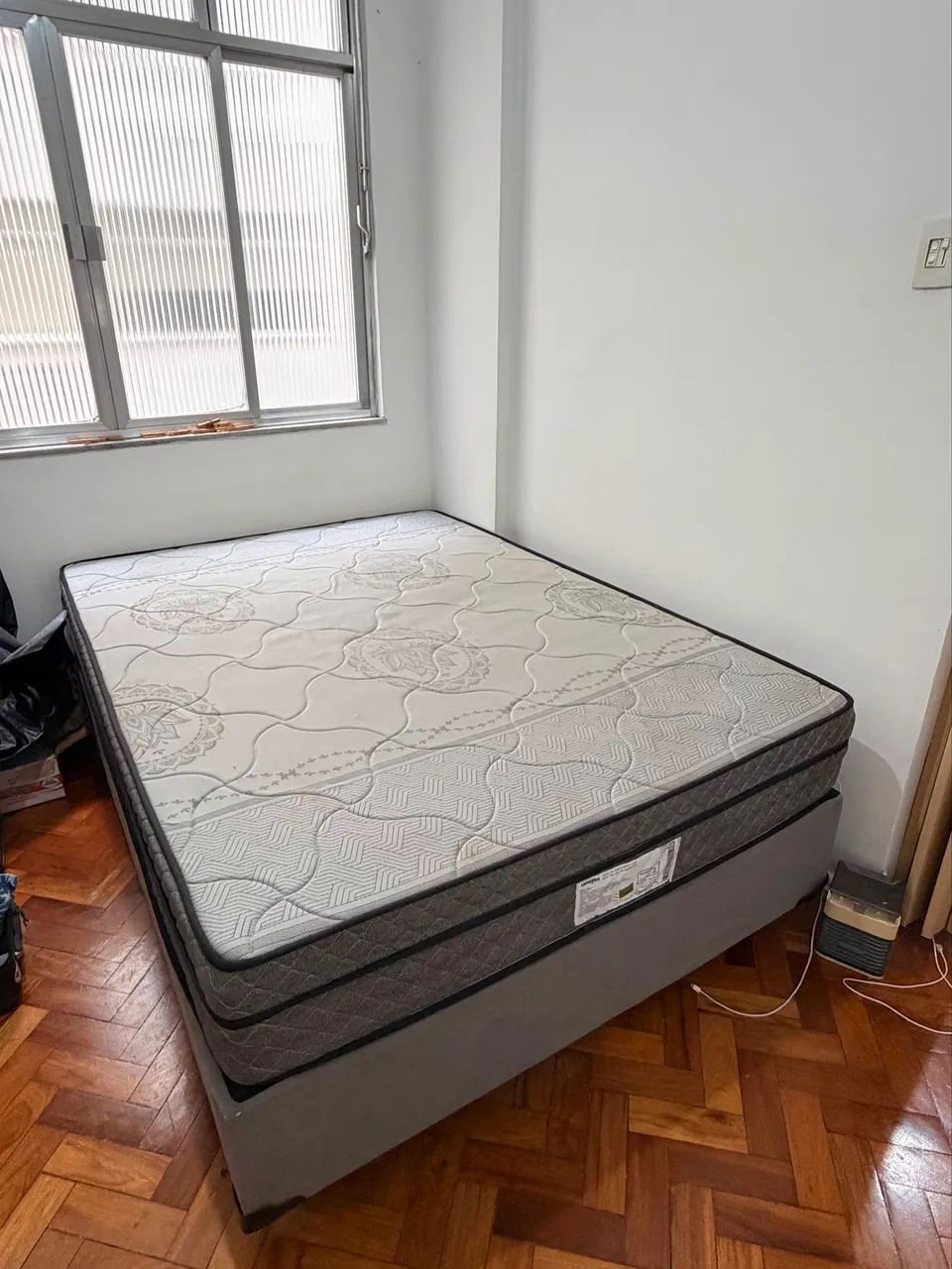 Cama box de casal (box + colchão)